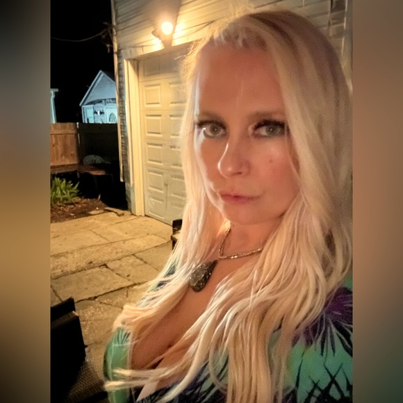 Meet your Posher, Susan - Picture 2 of 3